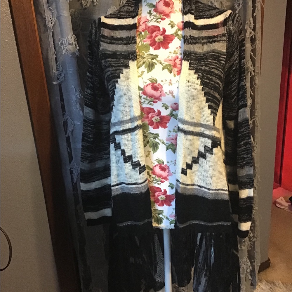 Sweater/wrap - Picture 2 of 3